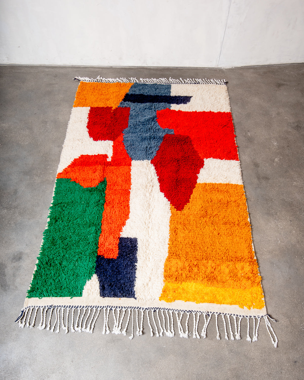 Modern designer handcrafted Berber rug from Morocco. Azilal rug with beautiful colors and patterns. Made of sheep’s wool and colourful cotton.